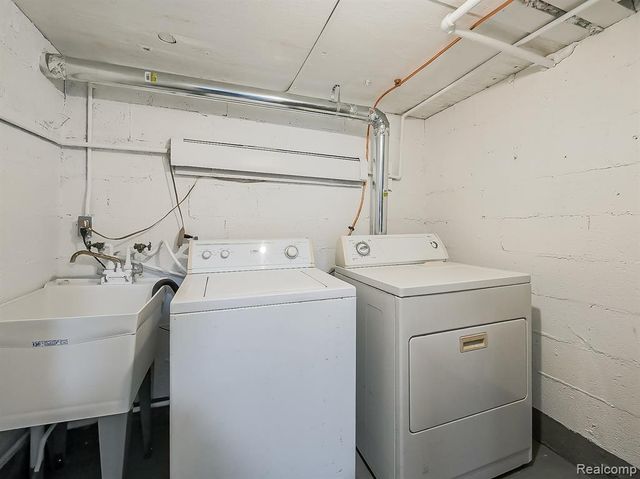 149 Huronview Court, White Lake, MI 48386