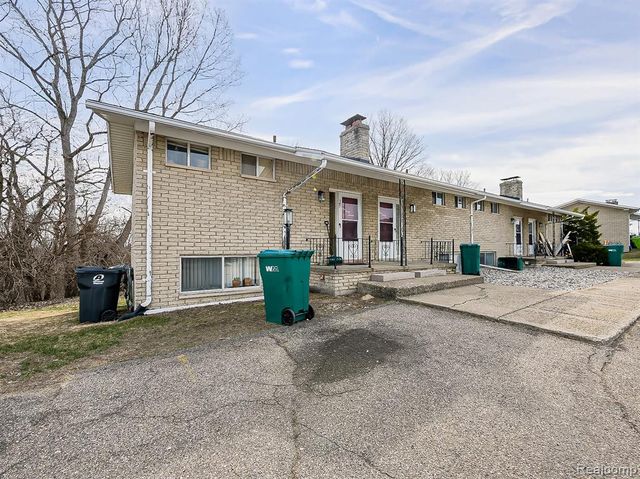 149 Huronview Court, White Lake, MI 48386