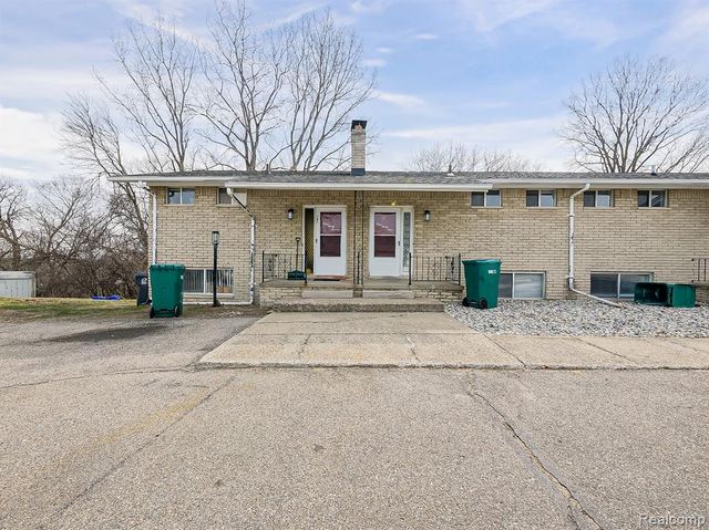 149 Huronview Court, White Lake, MI 48386