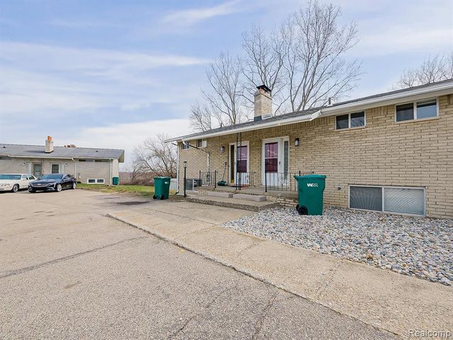 149 Huronview Court, White Lake, MI 48386