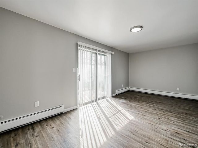 149 Huronview Court, White Lake, MI 48386