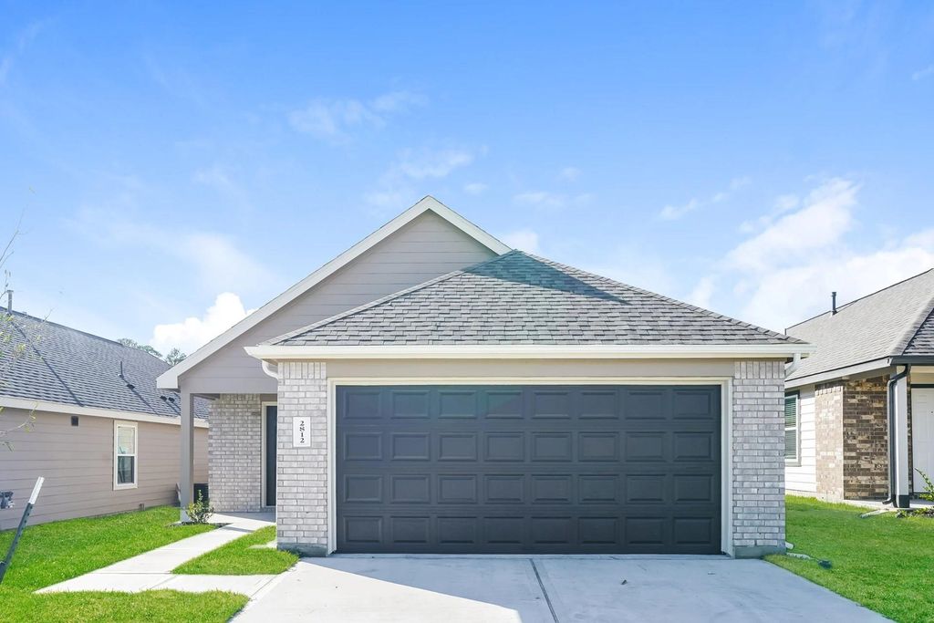 2812 Briggs Drive, Conroe, TX 77301