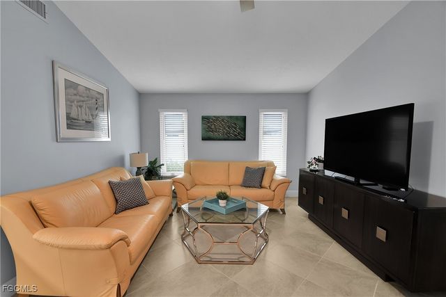 1529 SW 52nd TER, Cape Coral, FL 33914