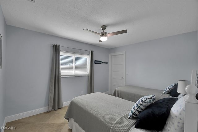 1529 SW 52nd TER, Cape Coral, FL 33914