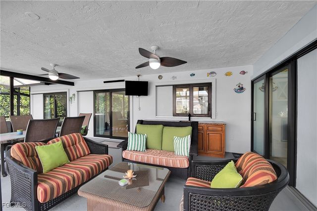 1529 SW 52nd TER, Cape Coral, FL 33914