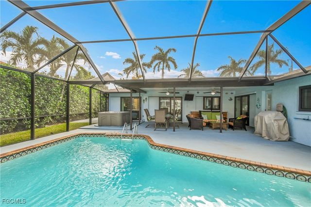 1529 SW 52nd TER, Cape Coral, FL 33914