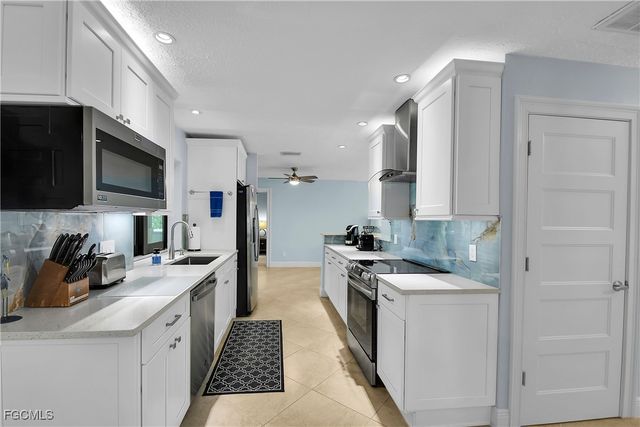 1529 SW 52nd TER, Cape Coral, FL 33914