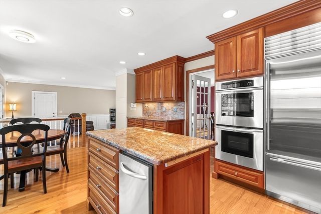 2 Liberty Ln, Lynnfield, MA 01940