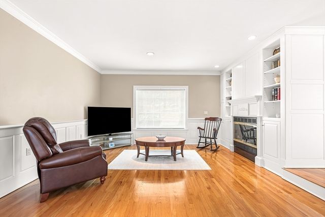 2 Liberty Ln, Lynnfield, MA 01940
