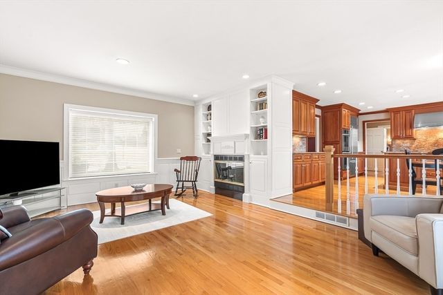 2 Liberty Ln, Lynnfield, MA 01940