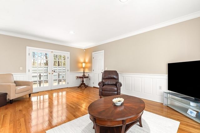 2 Liberty Ln, Lynnfield, MA 01940