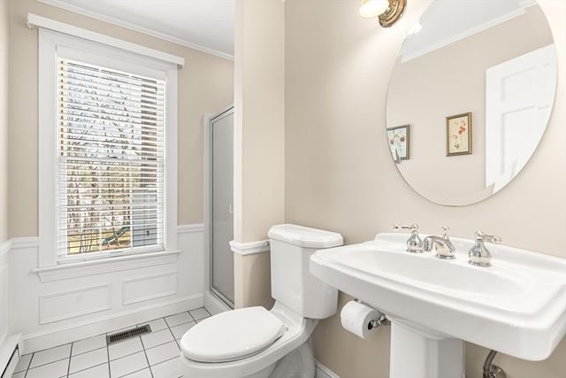 2 Liberty Ln, Lynnfield, MA 01940