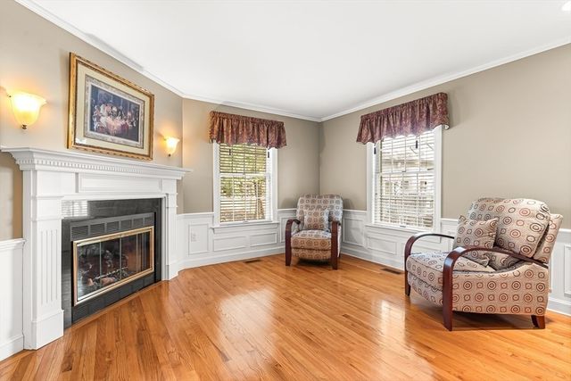 2 Liberty Ln, Lynnfield, MA 01940