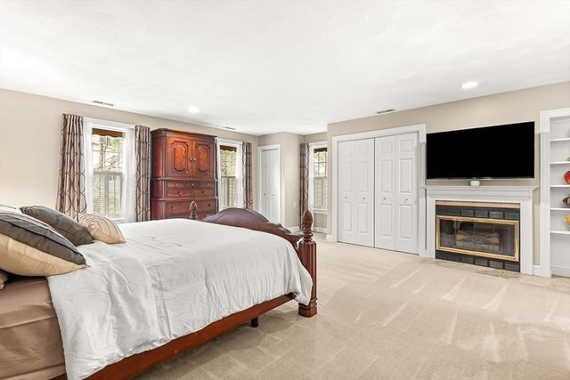2 Liberty Ln, Lynnfield, MA 01940