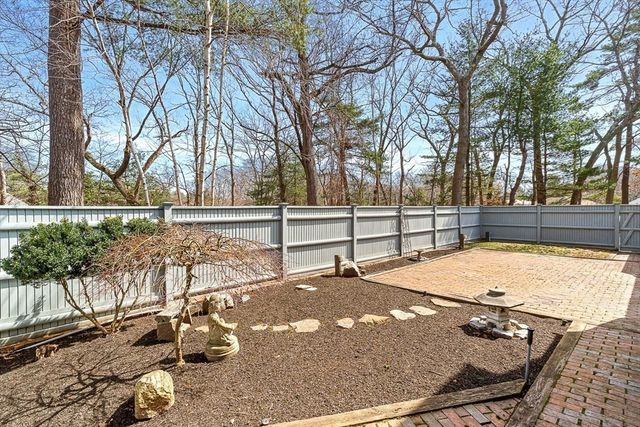 2 Liberty Ln, Lynnfield, MA 01940