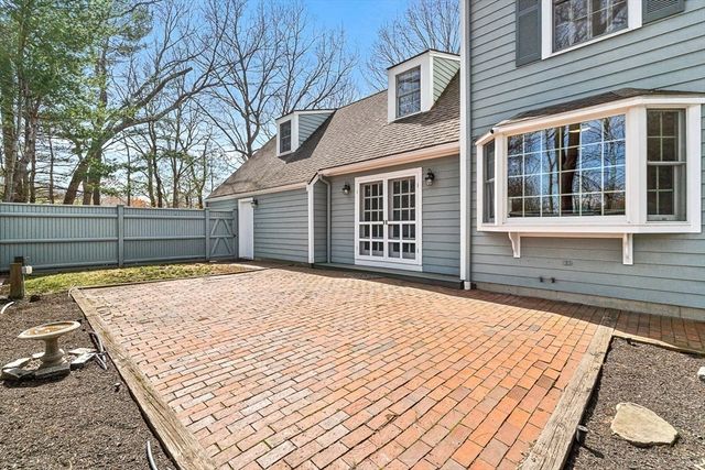 2 Liberty Ln, Lynnfield, MA 01940