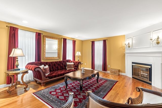 2 Liberty Ln, Lynnfield, MA 01940