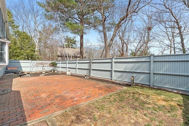 2 Liberty Ln, Lynnfield, MA 01940