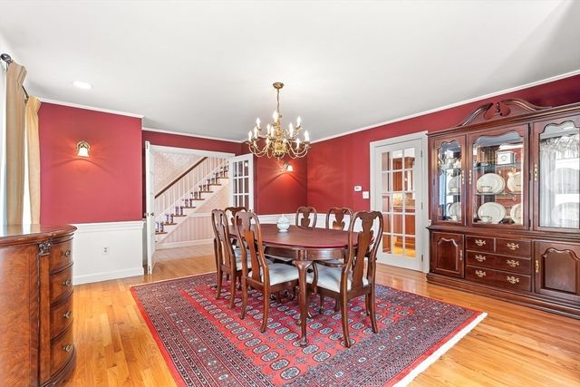 2 Liberty Ln, Lynnfield, MA 01940