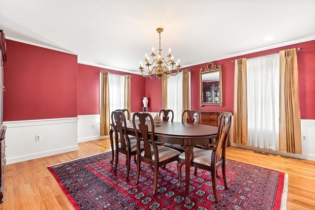 2 Liberty Ln, Lynnfield, MA 01940