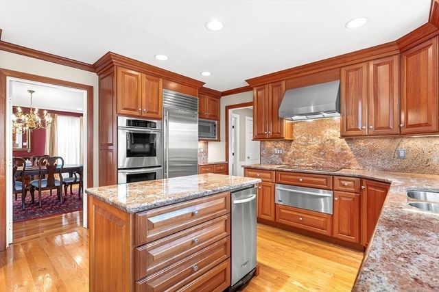 2 Liberty Ln, Lynnfield, MA 01940
