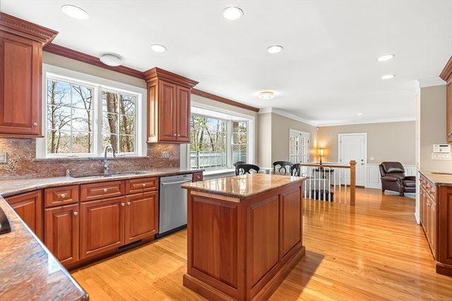 2 Liberty Ln, Lynnfield, MA 01940