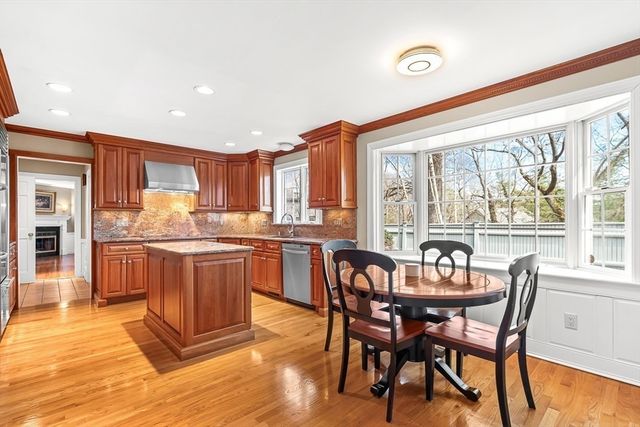 2 Liberty Ln, Lynnfield, MA 01940
