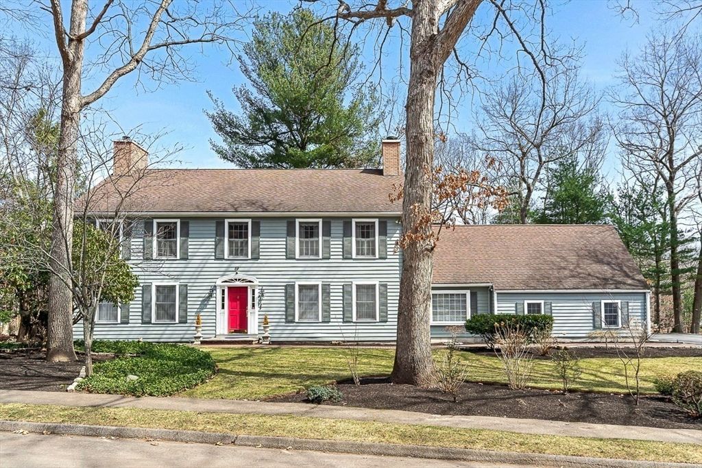 2 Liberty Ln, Lynnfield, MA 01940