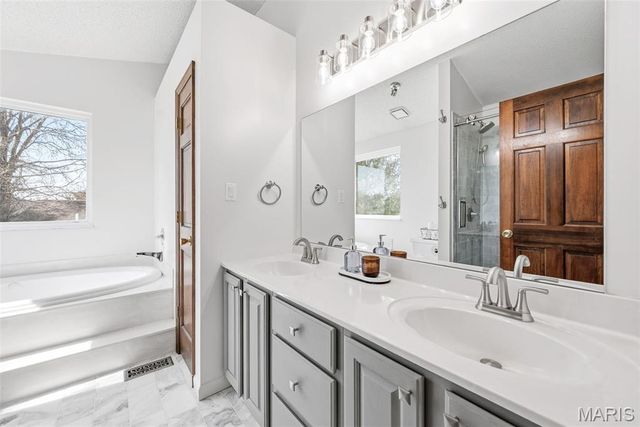 1888 Willow Oak Drive, St Charles, MO 63303