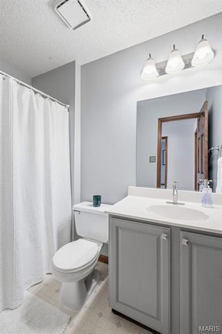 1888 Willow Oak Drive, St Charles, MO 63303