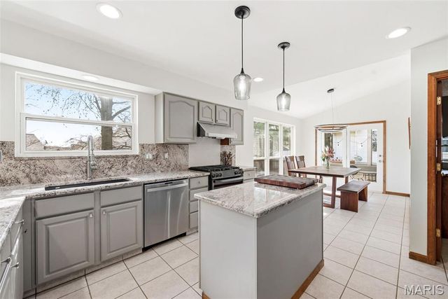 1888 Willow Oak Drive, St Charles, MO 63303