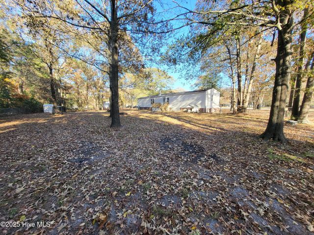 119 Edgewater Lane, Richlands, NC 28574