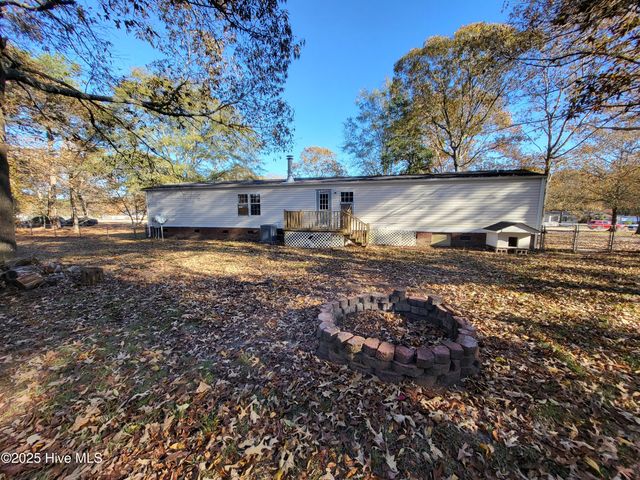 119 Edgewater Lane, Richlands, NC 28574