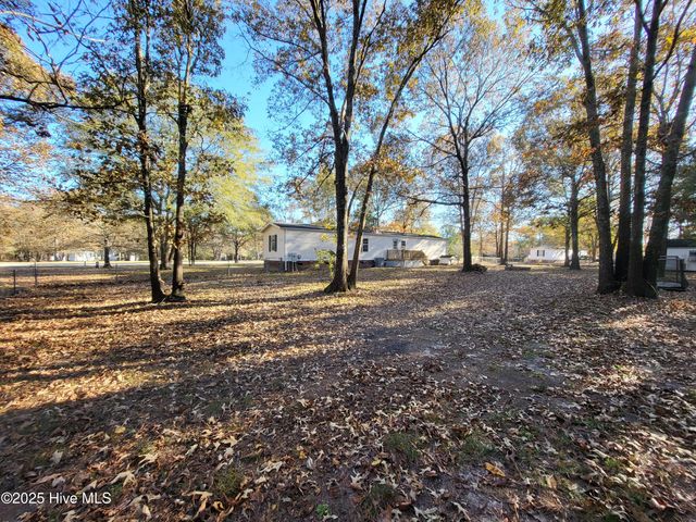 119 Edgewater Lane, Richlands, NC 28574