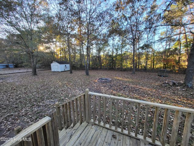 119 Edgewater Lane, Richlands, NC 28574