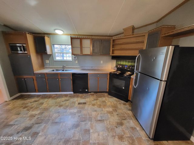 119 Edgewater Lane, Richlands, NC 28574