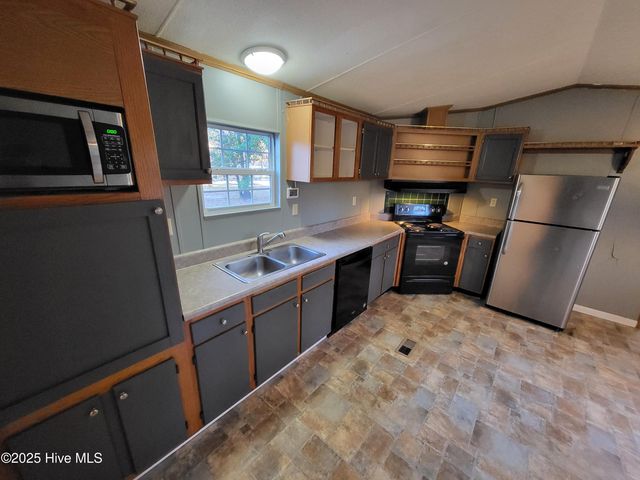 119 Edgewater Lane, Richlands, NC 28574