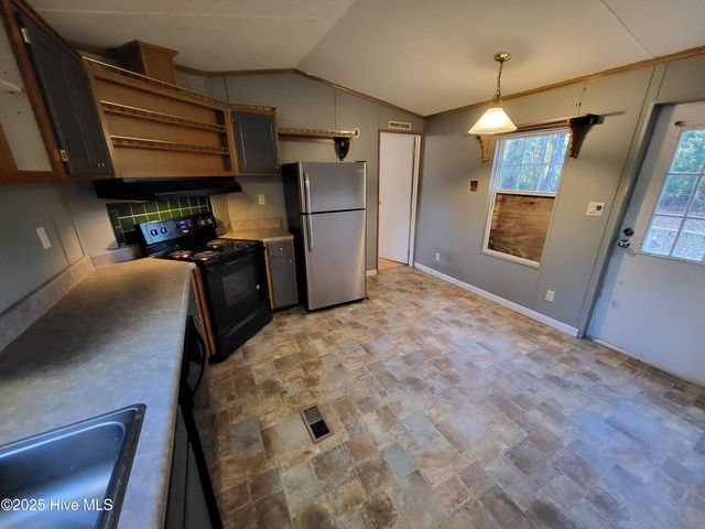 119 Edgewater Lane, Richlands, NC 28574