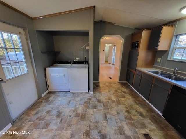 119 Edgewater Lane, Richlands, NC 28574