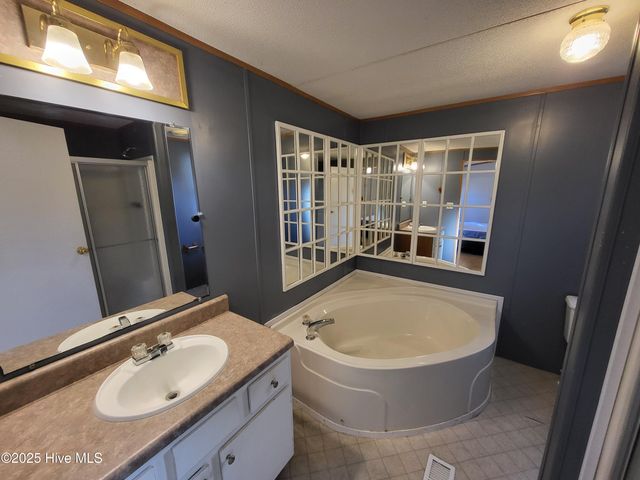 119 Edgewater Lane, Richlands, NC 28574