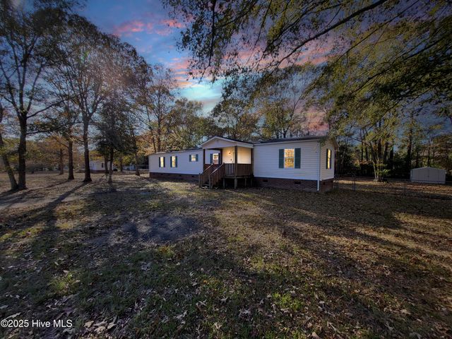 119 Edgewater Lane, Richlands, NC 28574