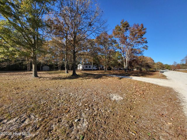 119 Edgewater Lane, Richlands, NC 28574