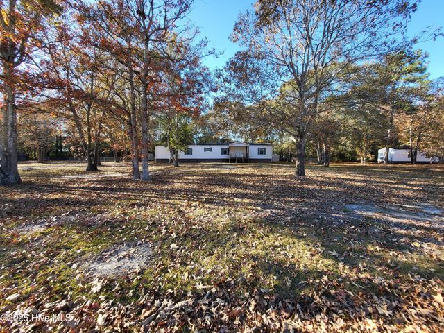 119 Edgewater Lane, Richlands, NC 28574