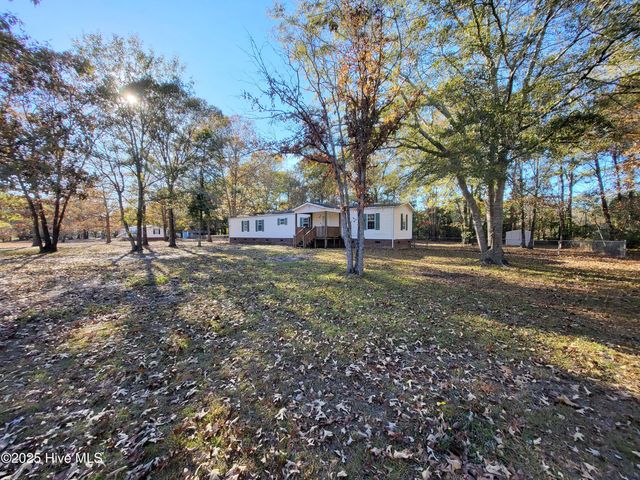 119 Edgewater Lane, Richlands, NC 28574