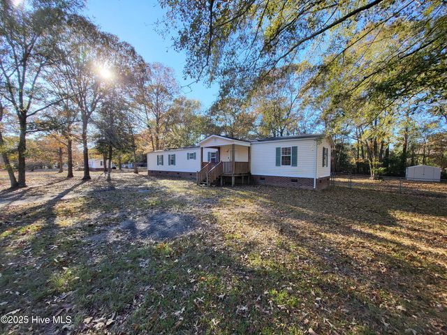 119 Edgewater Lane, Richlands, NC 28574