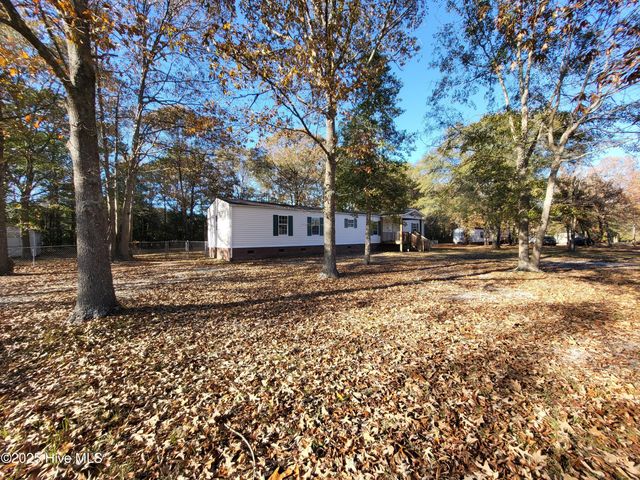 119 Edgewater Lane, Richlands, NC 28574