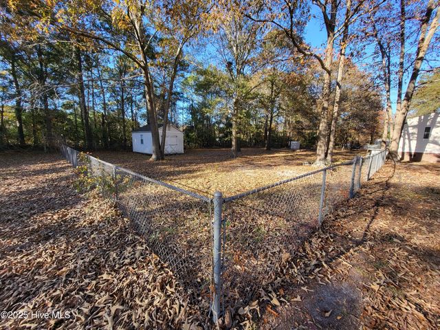 119 Edgewater Lane, Richlands, NC 28574