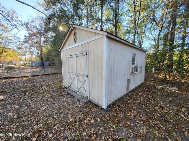 119 Edgewater Lane, Richlands, NC 28574