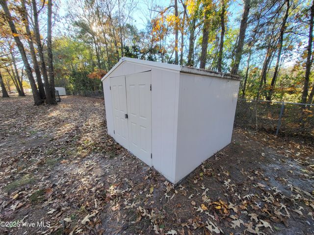 119 Edgewater Lane, Richlands, NC 28574