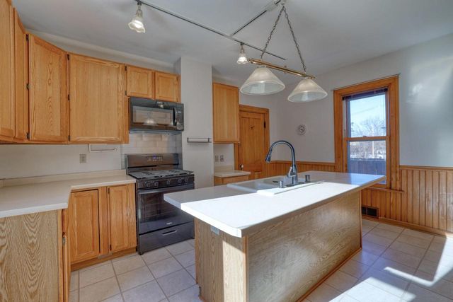 318 N Hartwell AVENUE, Waukesha, WI 53186